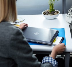 Dell Latitude E5420 otevřený na stole
