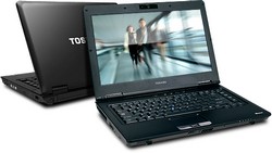 Toshiba Tecra M11 otevřený