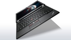 Lenovo ThinkPad X230 otevřený