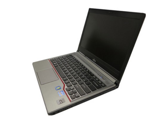 Fujitsu Lifebook E754 otevřený