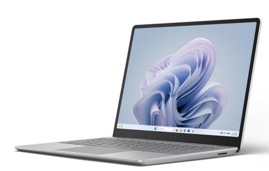 Microsoft Surface Laptop 3 otevřený